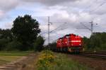 HGK DH716 und DH711 mit einem Kesselwagenzug in Halstenbek am 29.07.2011