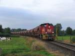 Morgens frh  brumt die D23 (270 011-6) der Bentheimer Eisenbahn AG mit einem Gterzug von Bentheim Nord durch Neerlage am 11-7-2012.