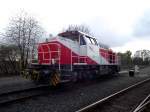 Lok D2 der Hafenbahn Frankfurt am Main am 26.03.14 in Hanau Hafen von einen Gehweg aus fotografiert