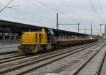 271 020 mit einem Güterzug am 29.04.2012 bei der Durchfahrt in München Ost.