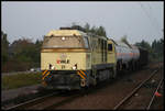 WLE 21, die Warsteiner Bier Lok, steht hier am 11.10.2007 um 18.25 Uhr mit einem kurzen Güterzug zur Abfahrt in Neubeckum bereit.