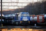 Die V206 von der Rurtalbahn steht in Montzen-Gare(B) mit einem Autozug bei schnem Winterwetter am 15.1.2012.