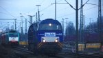 Die V206 von der Rurtalbahn steht mit Licht an der Laderampe in Aachen-West in der Abendstimmung am 11.1.2013.