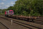 273 104-0 (G 2000 BB) zieht zwei leere Flachwagen in Köln West, am 14.05.2019.