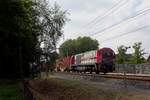 IRP 2106 schiebt ein Containerzug aus Wijchen am 1 Augustus 2020.