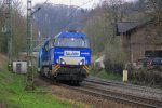 Die V206 von der Rurtalbahn kommt aus dem Gemmenicher-Tunnel mit einem Autoleerzug aus Zeebrugge(B) und fhrt die Rampe nach Aachen-West runter.
Aufgenommen bei Reinartzkehl bei Regenwolken  am 30.3.2012.