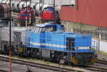 Noch ein Gast, der (nicht nur) das Pfingstwochenende in Neuss zubrachte: eine MaK G1206 von B & V (92 80 1275 850-6), abgestellt bei der Neusser Eisenbahn in Düsseldorf-Heerdt, 4.6.17. Im Hintergrund zwei 1000BB der RheinCargo.