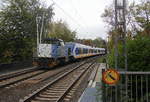 V156 von der Rurtalbahn-Cargo kommt mit einem  Niederländischer Triebzug aus den Niederlanden nach Aachen-Rothe-Erde-Gbf(D) und fährt durch Aachen-Schanz in Richtung Aachen-Hbf,Aachen-Rothe-Erde(Gbf).
Aufgenommen vom Bahnsteig von Aachen-Schanz. 
Bei Wolken am Kalten Nachmittag vom 29.10.2018.