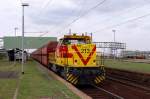 MEG 213 mit einem Leer-Kohlezug in Leuna Werke Sd (04.08.2007)