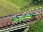 Diese MaK der Dortmunder Eisenbahn fhrt in Richtung Osterfeld am Gasometer in Oberhausen vorbei. Das Foto stammt vom 17.06.2008