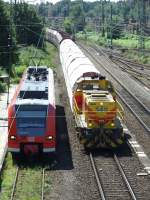 EH 549 fhrt durch Duisburg-Entenfang