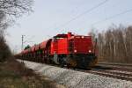 Eine MaK G1206 mit einem Schotterzug am 03.04.2010 in Haar.