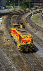 EH 544 am 31.07.10 in Duisburg in der Nhe der Kokerei Schwelgern.