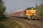 Lintorf, 13.10´10: MaK 1206 der Eisenbahn und Hfen, Nr.544 fhrt mit ihrem  40 Wagen Kalkzug (Grenzlast) ins Angertal.