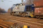 Kurz hinter dem Bahnbergang Blumenstrae biegt die RBH 808 in Richtung Rheydt ab mit ihrem Kohlenwagenzug.