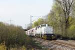 Zwei MaK G 1206 von Oak Capital fahren am 6. April 2011 um 18:00 Uhr mit einem Gterzug durch Ratingen Oberbusch