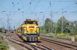 303007 (275 307-1)  Demi  der Strukton Railinfra Materieel B.V., 's mit einem Bauzug in Priort Richtung Golm unterwegs. Netten Gru zurck! 20.08.2011