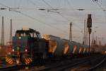 Die Neusser Eisenbahn Mietlok 275 501 (ex Chemion) am 18.11.11 mit einem leeren Kalkstaubzug auf dem Weg ins Kalkwerk nach Wlfrath.Aufgenommen in Duisburg-Bissingheim.