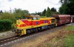 Eh 544 mit einem Kalkzug den sie soeben in Rohdenhaus geholt hat, jetzt in Flandersbach an der stlichen Einfahrweiche in den Bahnhof zu sehen.