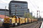 Strukton Rail 303007  Demi  am 18.4.13 mit einem Bauzug in Dsseldorf-Rath.