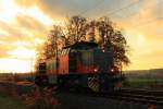 275 805-0 Sonata bei Staffelstein während des Sonnenuntergangs am 12.11.2015.