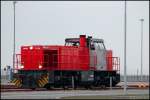 275 809-2 der LOCON ist bereit Ihren Containerzug aus der KV-Anlage auf dem Jade-Weser-Port zu holen.