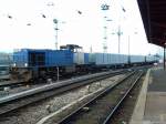 Lok 1573 (noch immer mit Connex und nicht mit Veolia beschriftet)  MaK G 1206    fhrt mit einem Glasflaschenganzzug durch den Straburger Bahnhof.