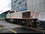 Gleisbau Sersa - Lok 92 80 1275 008-1 im Hafenareal von Basel am 18.01.2020