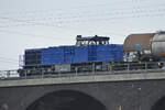 Ende August 2022 war die Diesellokomotive 1275 111-3 auf der Hochfelder Eisenbahnbrücke zu sehen. (Duisburg)