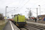 Alpha Trains 275 817 mit einem Strabag-Bauzug Richtung Weimar, am 05.03.2023 in Vieselbach.