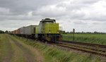 Alpha Trains Belgium 1138 (275 119), vermietet an LOCON, mit einem Containerzug auf der Fahrt vom Jade-Weser-Port in Richtung Oldenburg bei Sande am 08.08.16.