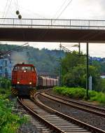 Dieselwolken an der Sieg - Die Lok 46 der KSW (Kreisbahn Siegen-Wittgenstein), eine Vossloh G 1700-2 BB zieht iheren langen Gterzug am 15.08.2012 von Betzdorf (Sieg) in Richtung Siegen.