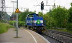 Ein Nachschuss von der G 1700 BB und fuhr als Lokzug aus Wegberg-Wildenrath(D) nach Mönchengladbach-Hbf und fuhr durch den Rheydter-Hbf in Richtung Mönchengladbach-Hbf. Aufgenommen vom Bahnsteig 2 in Rheydt-Hbf.
Bei Regenwetter am Nachmittag vom 19.5.2017.