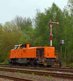 Die Lok 46 (Vossloh G 1700-2 BB) der Kreisbahn Siegen-Wittgenstein (KSW) fhrt am 08.05.2012 solo in Richtung Betzdorf/Sieg, hier im Bahnhofsbereich Herdorf.