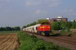 Neusser Eisenbahn MaK G1700 mit einem Zementzug nach Gustorf am 07.05.2012 zwischen Holzheim (b.