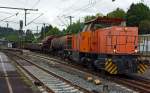   Die Lok 42 (277 902-3) der KSW (Kreisbahn Siegen-Wittgenstein) eine MaK 1700 BB kommt am 08.05.2014 mit dem Übergabezug aus Herdorf, und durchfährt hier den Bahnhof Betzdorf/Sieg.