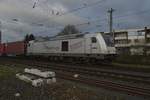 Abendbild aus Rheydt Hbf, am Bahnsteig Gleis3 werden Umbauarbeiten durchgeführt für den RRX und so musste die RHC DE 802/1285 113-7 über Gleis 4 und einen Gleiswechsel gen Odenkirchen