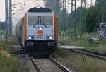 HVLE 285 001-4 mit Getreidezug am frühen Morgen des 10.09.2021 - ich stehe auf Bahnsteig an Gleis 1 im Bf Anklam