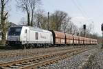 Dieselpower in Ratingen-Lintorf: Obwohl die Güterzugstrecke elektrifiziert ist, sind hier auch zahlreiche Diesellkomotiven moderner Bauart anzutreffen, auf diesem Bild ist die Bombardier TRAXX