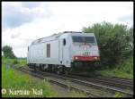 Hier eilt die 285 106-1 der ITL zur Raffinerie in Wilhelmshaven, wo schon einige andere auf Abfahrt warten.31.07.2009