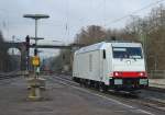 Wei-Fahren kommt immer mehr in Mode. Hier zu sehen: 285 111-1 mit IGT Schildchen im Fenster, aber vermutlich nur auf einer Testfahrt. Aufgenommen am 04.03.2010 in Eichenberg.