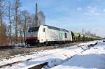 Die Baumanahme machts´s mglich, so bekomme ich die dritte der fnf ITL TRAXX F 140 DE zu sehen. Hier die 285 105-3 der ITL mit Schotterzug am 26.03.2013 in Nassenheide.