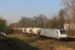 RHC DE801 (285 112) am 12.3.14 mit einem leeren Kalkwagenzug in Ratingen-Lintorf.