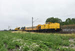 293 008-9 der DB Bahnbau Gruppe unterwegs in Richtung Hamburg, mit einem Bauzugwagen 2811 166-7 und Schiendrehkran.