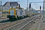 Von Aulendorf kommend zieht 293 510-4 der SGL am 03.03.2022 eine aus sechs Wagen bestehende Langschienentransporteinheit der Bauart Rlns des Herstellers Vossloh durch den Bahnhof von Biberach (Riß) in Richtung Ulm