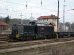 eine V 100 steht mit einem Bauzug in Sangerhausen, 27.03.08