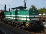 V 100.02 (293 006-3) von HGB mit zieht einen Zug mit neuem Schotter durch Bielefeld. 17.04.2011.