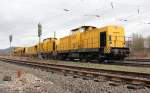 293 010-5 (Lok 8) und 293 011-3 (Lok 9) der Bahnbau Gruppe setzen nach einem Signalhalt in Eschwege West ihre Fahrt mit ihrem Bauzug gen Sden fort. Aufgenommen am 03.02.2013.