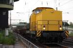 SGL V150.03 (293 509) am 17.6.13 mit Flachwagen in Ratingen-Lintorf..
