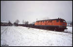 Die einst stärkste Diesellok der TWE war V 320. Die Lok fuhr jahrelang die Stahlzüge zwischen Hanekenfähr und Paderborn. Hier ist sie mit einem solchen Zug in Lienen- Westerbeck am 12.2.1991 auf dem Weg nach Paderborn zu sehen.